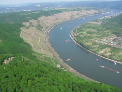 Entspanntes Fliegen über der Rheinschleife bei Boppard :: &copy; Martin Speis