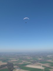 Florian Zech cruist mit seinem neuen Astral über dem Niederrhein :: &copy; Martin Speis