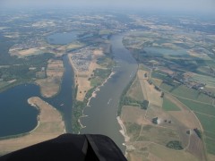 Flug über dem Rhein Richtung Wesel :: &copy; Martin Speis
