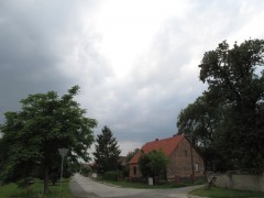 Dunkle Regenwolken ziehen über dem Ziel :: &copy; Martin Speis